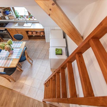Romanticke Ubytovanie V Podkrovi Idealne Pre Pary Alebo Rodinku-Self Check Bratislava Ngoại thất bức ảnh